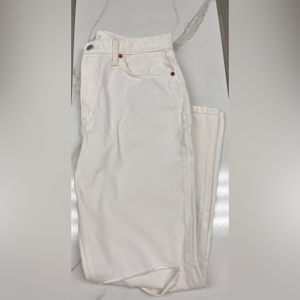 White boyfriend jeans